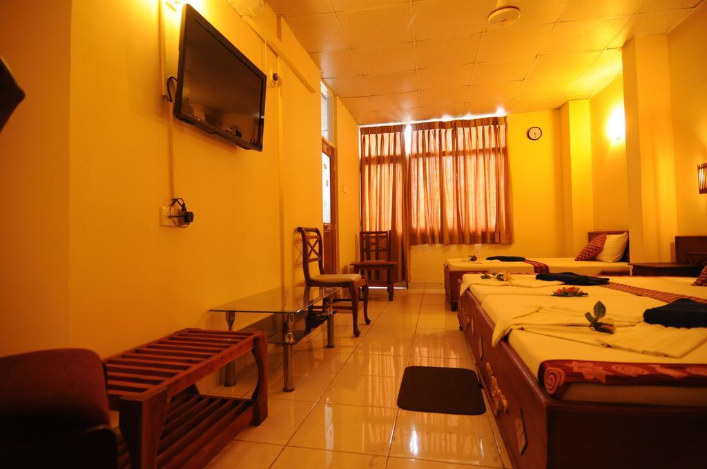 Brighten Hotel Colombo Exterior photo